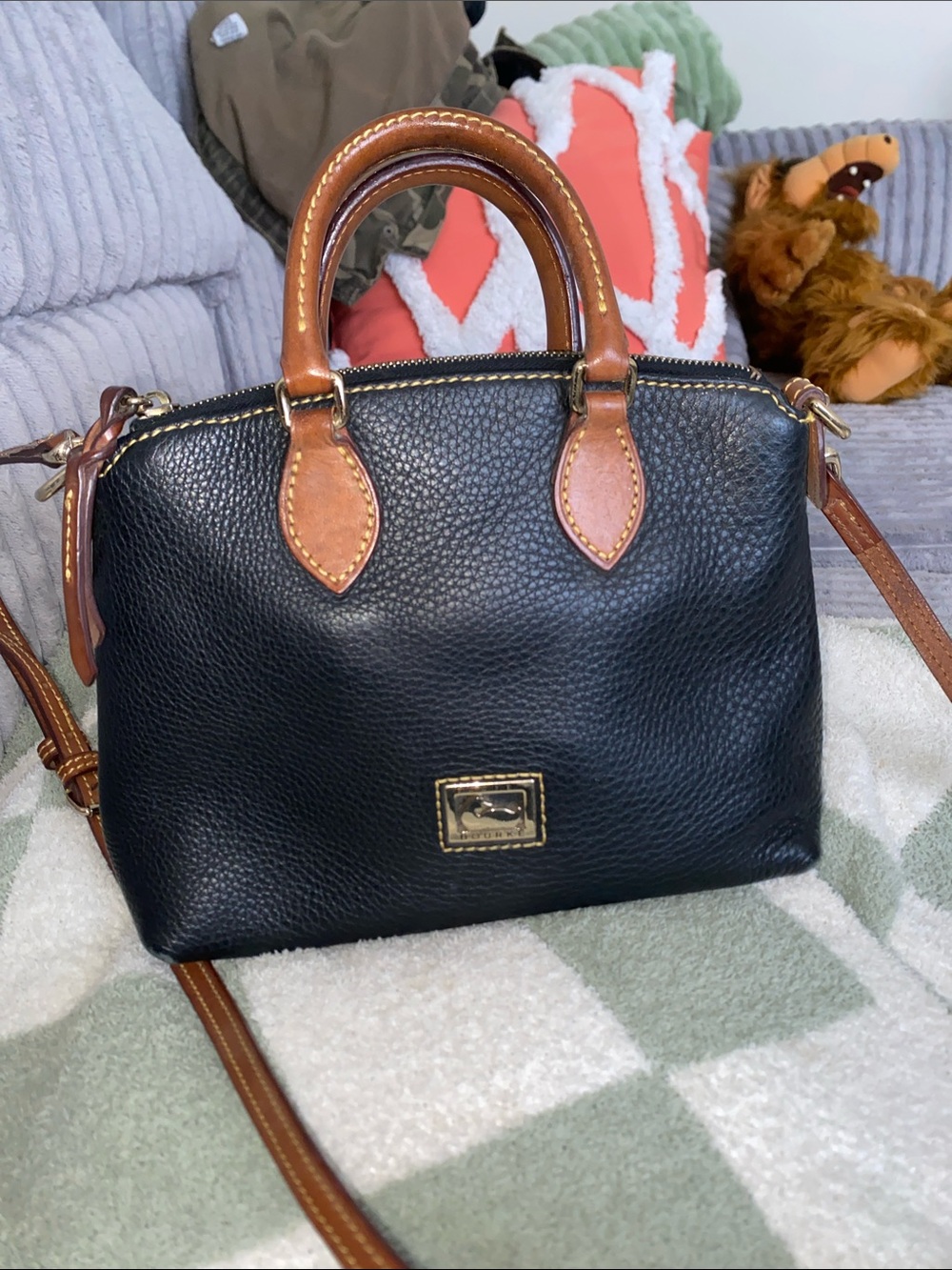 Dooney & BOURKE Dillon Black and brown leather crossbody bag